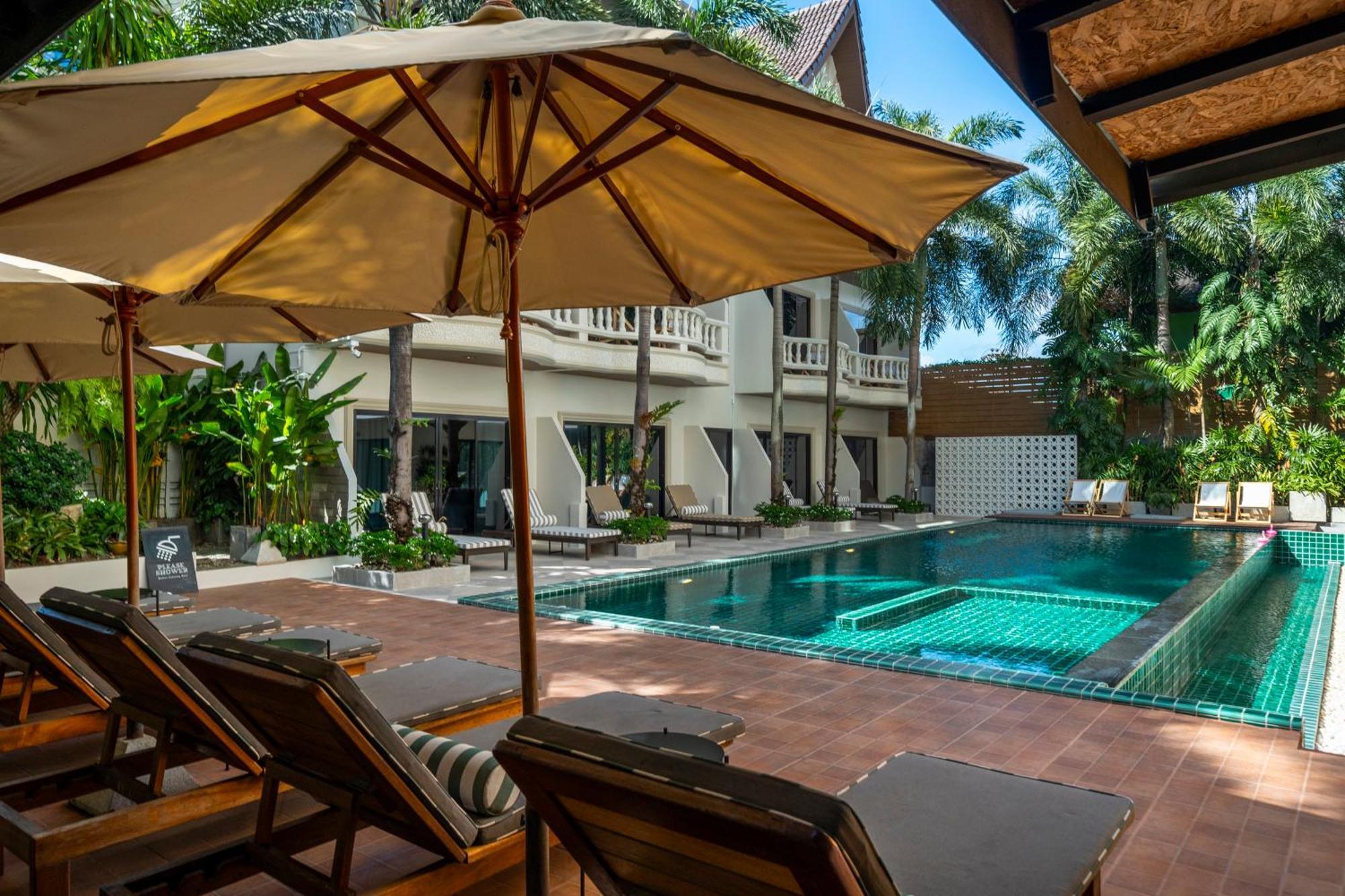 Buasri Boutique Patong Hotel Exterior photo